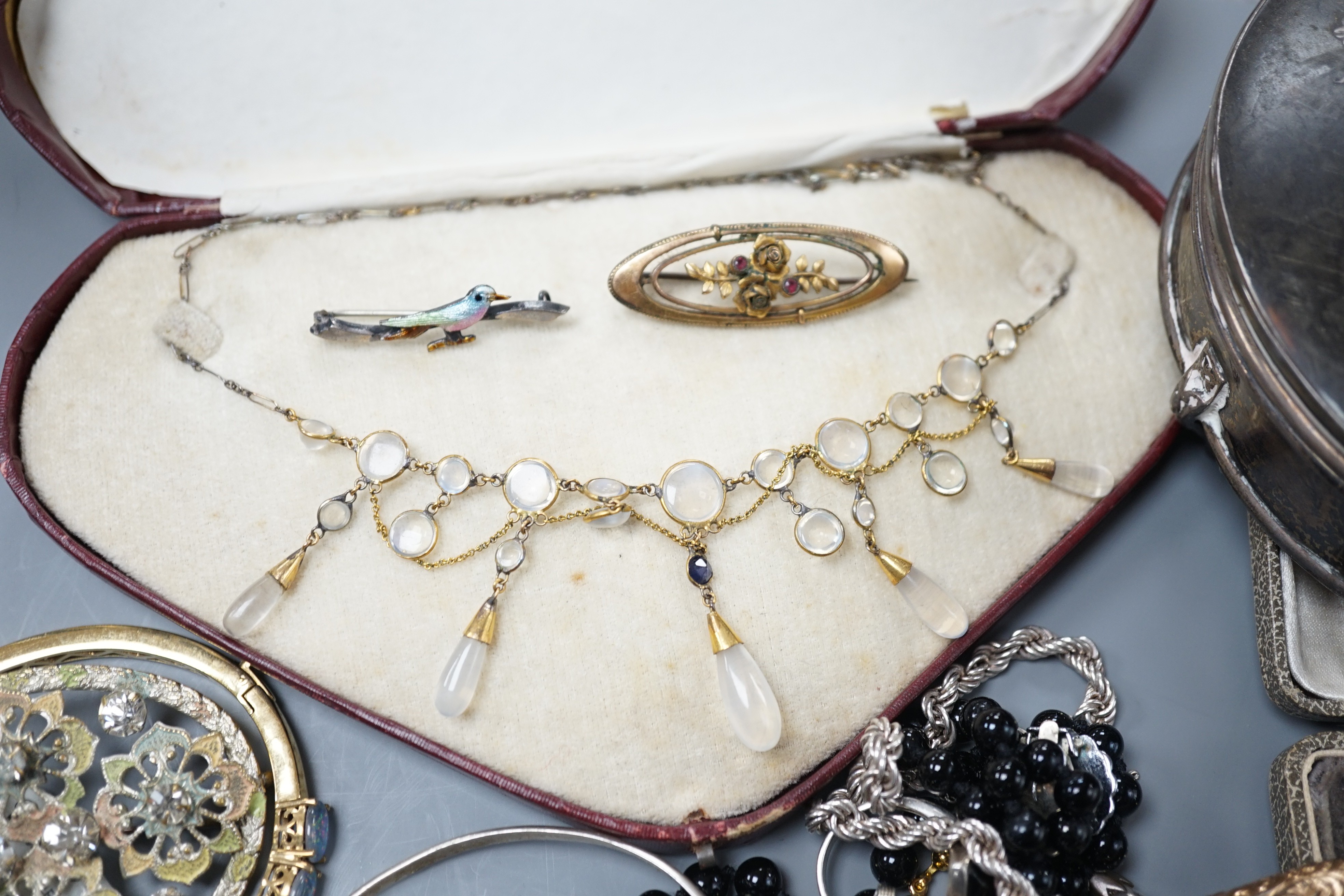 A George V silver and tortoiseshell mounted circular trinket box and a group of assorted jewellery, including costume.